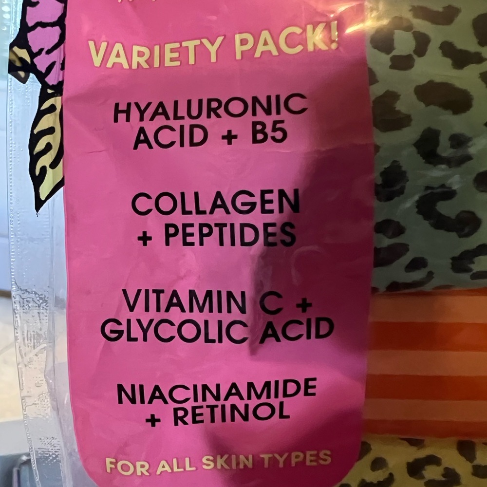 Betsey Johnson 4 pack cleansing facial wipes - Picture 3 of 6